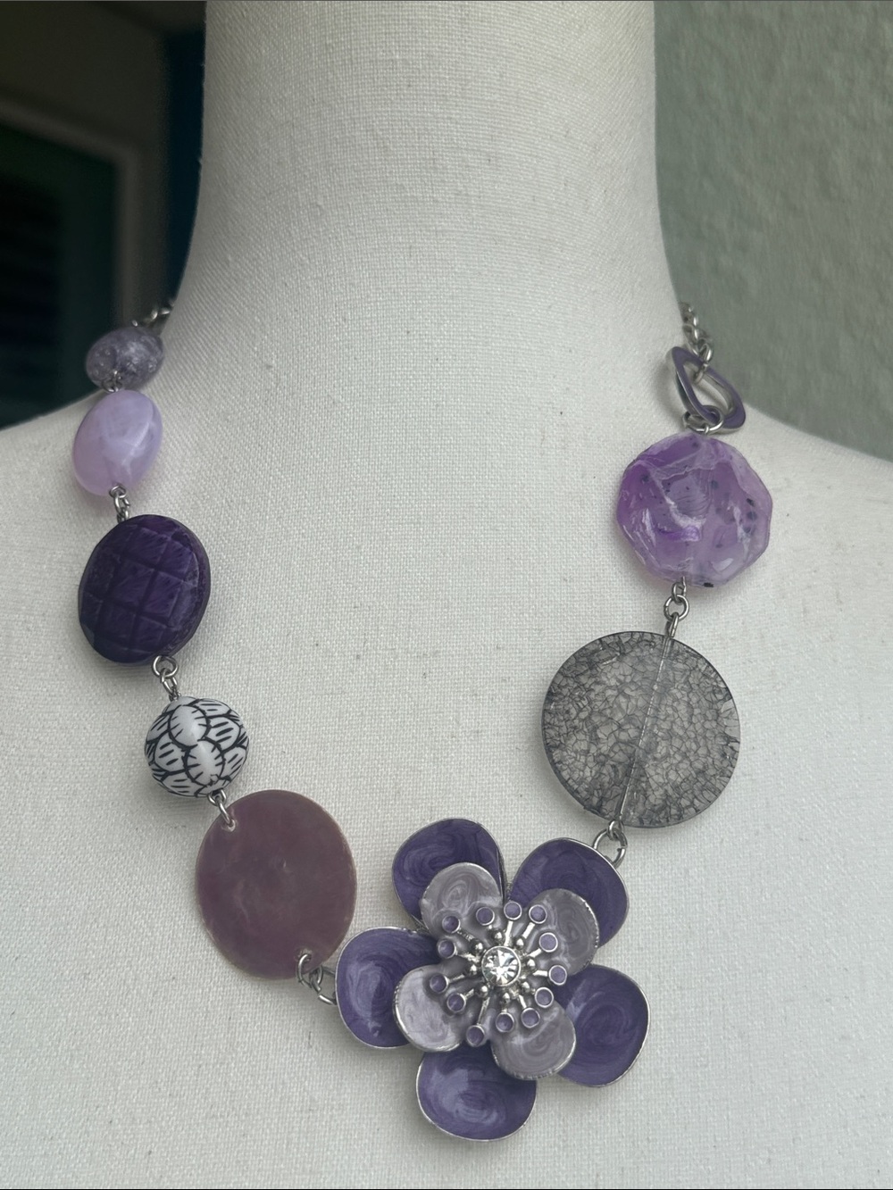 NY & Company statement necklace